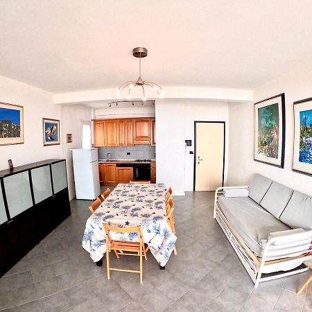 Fronte Mare Stupenda Terrazza Piramide Jesolo Lido Carraro Immobiliare - Family Apartments Екстериор снимка